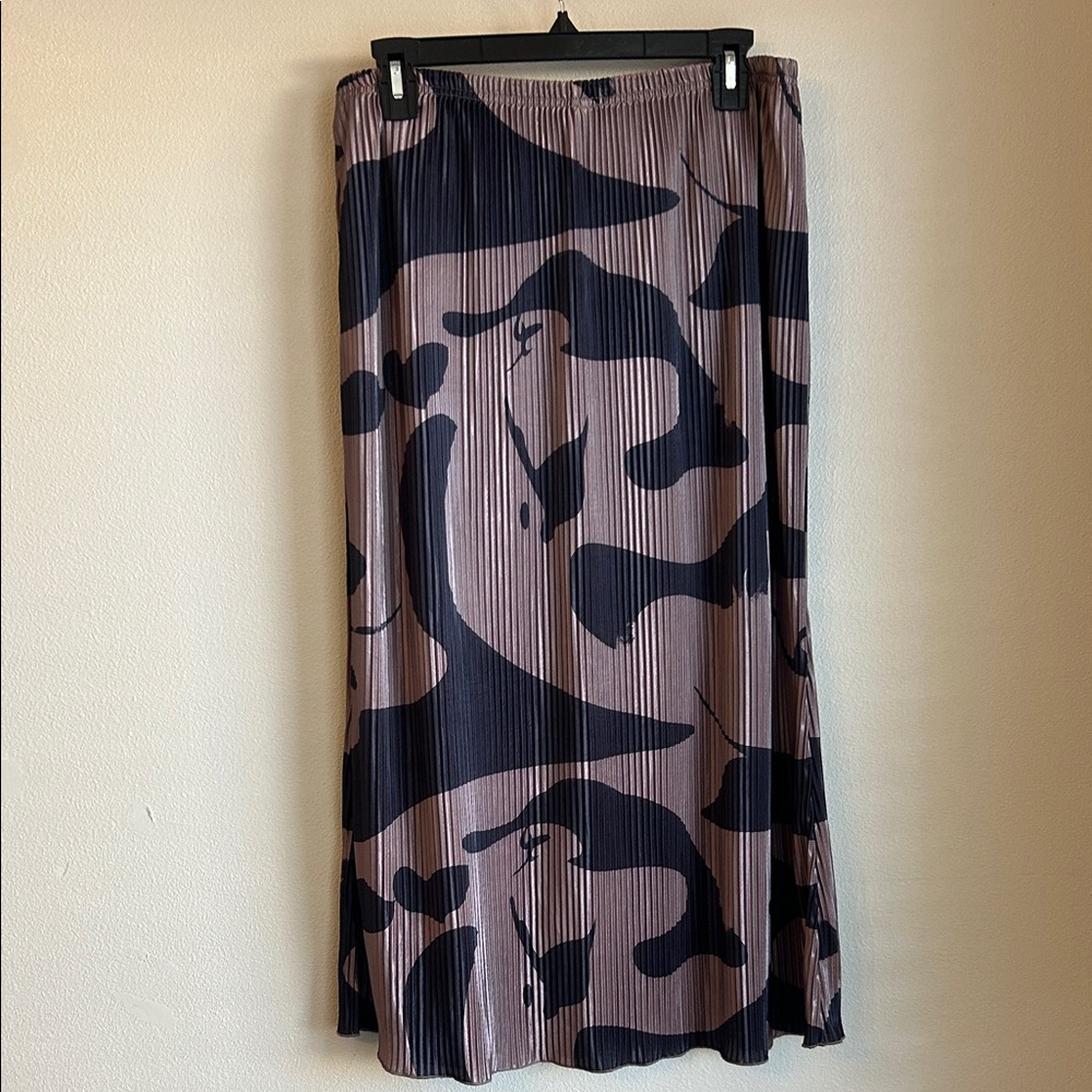 Stylish Women's Skirt in Black and Gray Size Large - Picture 3 of 4